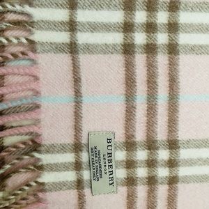 💯 Burberry cashmere scarf 🧣